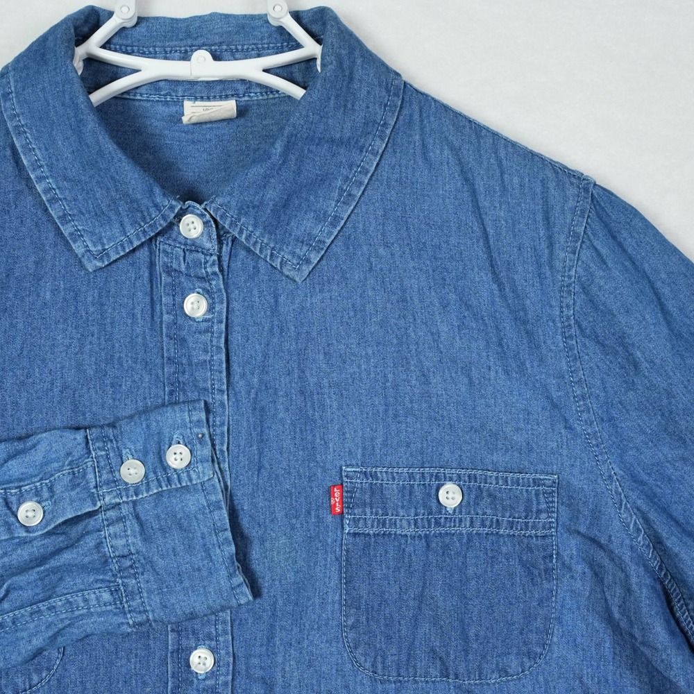 Levis Womens Blue Denim Light Weight Button Down Shirt Large Western Cowgirl‎